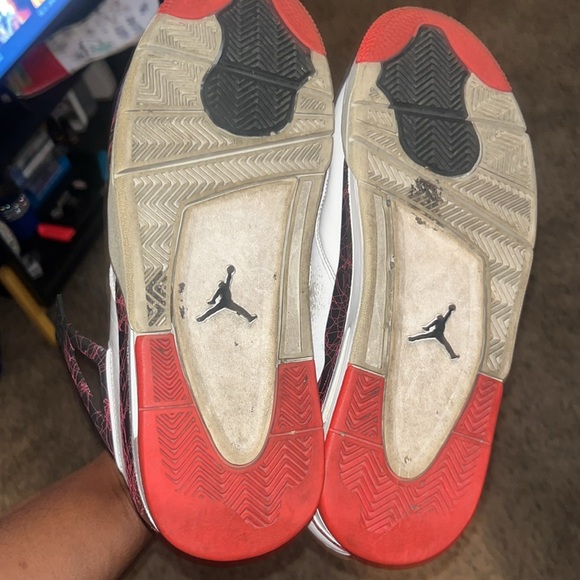Air jordan 4 started yellowing on the net so I quit wearing these, 4 sale asap - Picture 5 of 6